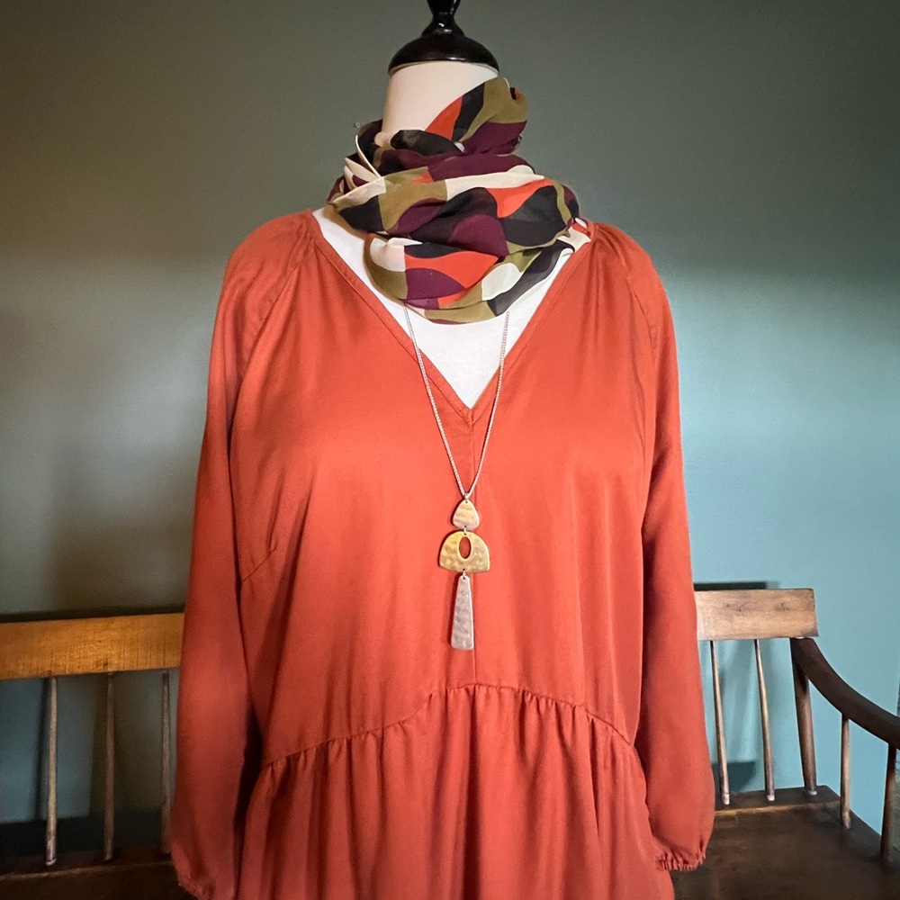 Elegant Rust V-Neck Dress - Picture 4 of 9